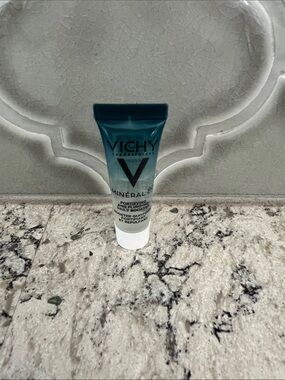 4/$14 Vichy Skin Fortifying & Plumping Daily Booster, Travel Size, NEW